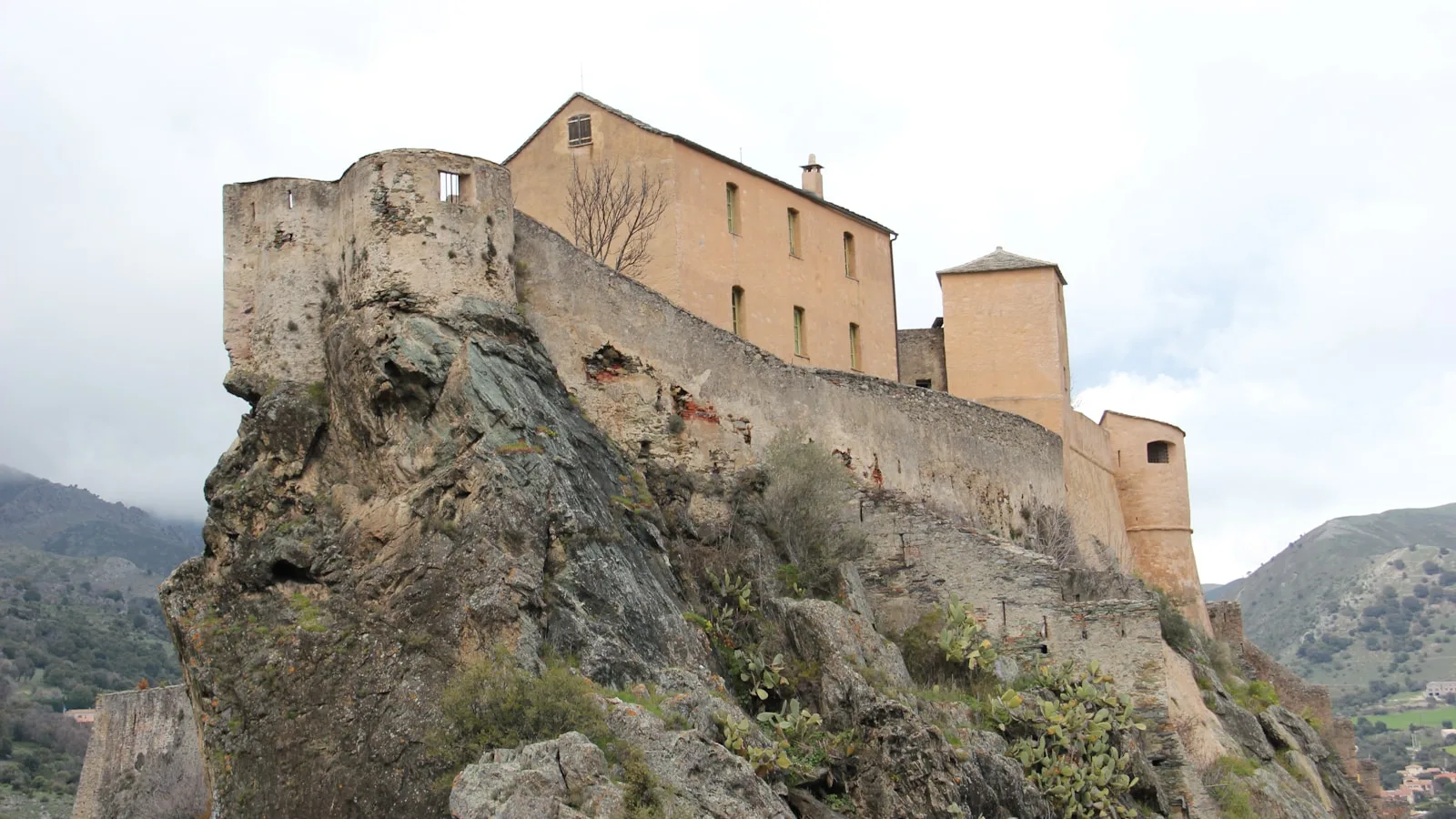La Citadelle de Corte : sentinelle sur son piton